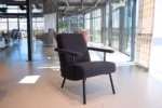 Havee Cloak design fauteuil Mrs.Cliff in Ploegstof Taro. Direct leverbaar.