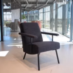 Havee Cloak design fauteuil Mrs.Cliff in Ploegstof Taro. Direct leverbaar.