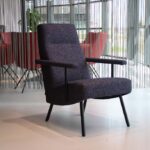 Havee Cloak design fauteuil Mr.Cliff (hoge rug) in Kvadrat stof Vanir. Direct leverbaar.