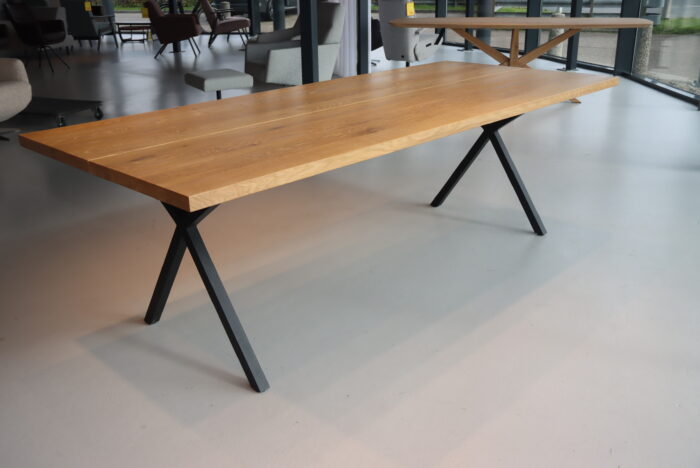 Cartel Living Too Massief Eiken Eettafel Light Oak 240 cm. Direct leverbaar.