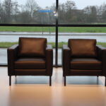 2x Topform fauteuil Cadira in soepel zwart leer, NL product. Direct leverbaar.