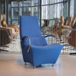 De Toekomst design bijzetfauteuil Panda in Ploegstof blauw. Direct leverbaar.