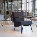 Havee Cloak design fauteuil Mrs.Cliff in Ploegstof Taro. Direct leverbaar.