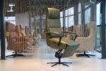 Elektrisch verstelbaar sta op stoel / relaxfauteuil / relaxstoel voor lange mensen in leer Twice Pro TW-190N XL Plus van De Toekomst met 3 motoren en een accu.