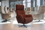 Elektrisch verstelbaar relaxfauteuil in stof Twice Pro TW-269N van De Toekomst met 3 motoren en een accu. Direct leverbaar