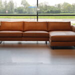 Cartel Living Gund in leer 3 zits met ligelement 318 cm breed.