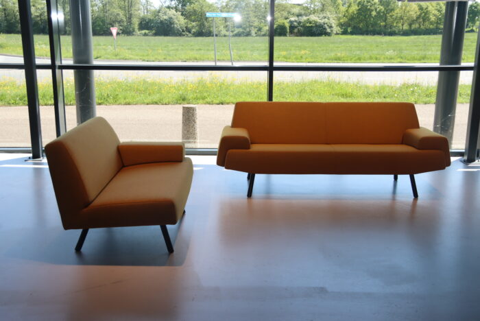 Havee Cloak design bank Sky 3 zits 210 cm met Loveseat in stof Kvadrat.