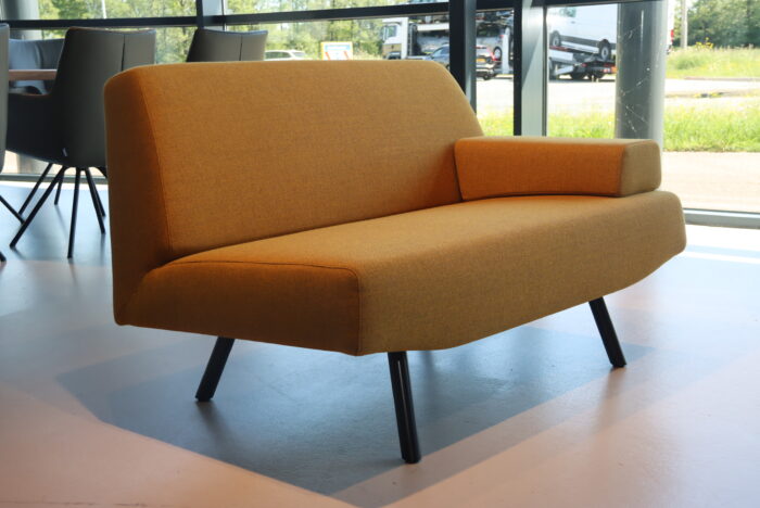 Havee Cloak design bank Sky 3 zits 210 cm met Loveseat in stof Kvadrat.