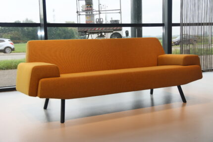 Havee Cloak design bank Sky 3 zits 210 cm in stof Kvadrat. Direct leverbaar