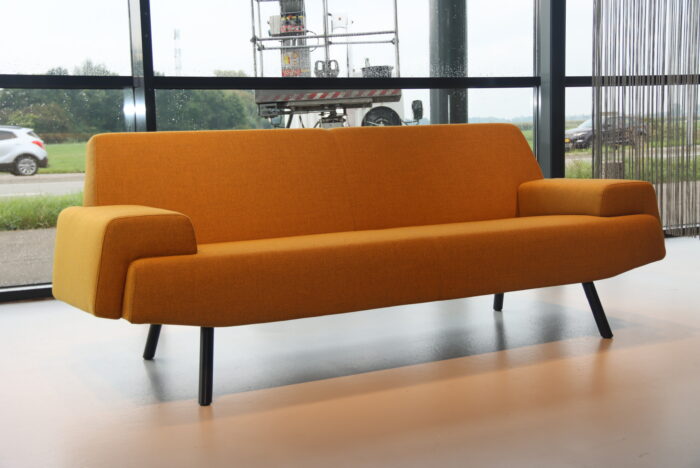 Havee Cloak design bank Sky 3 zits 210 cm in stof Kvadrat. Direct leverbaar