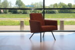 Havee Cloak design fauteuil Mrs Dune in Ploegstof Serra 71. Direct leverbaar.