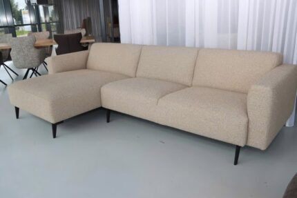 Cartel Living Pom ligelement + 2,5 zits stof 282 cm x 150 cm. Direct leverbaar