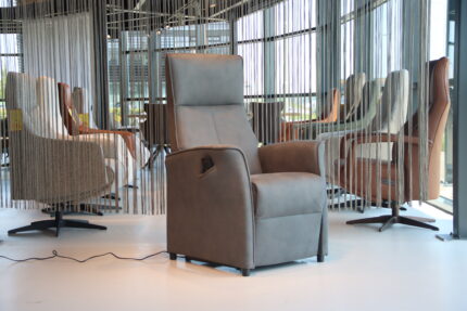Sta op stoel / relaxfauteuil Verdu van De Toekomst in stof