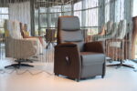 Sta op stoel / Relaxfauteuil Genua leer caffee met 2 motoren van Gealux.