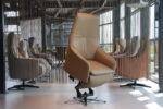 Moderne sta op stoel draai / relaxfauteuil in leer Twinz TW-102 van Gealux.