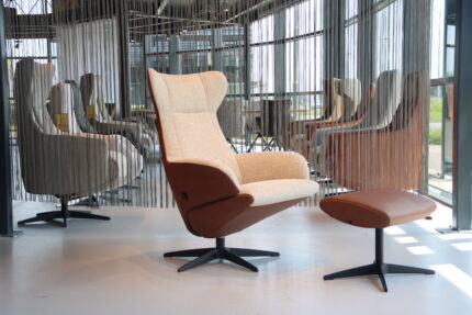 Goossens relaxfauteuil Avec + hokker met gasveer stof/leer modern design relaxfauteuil