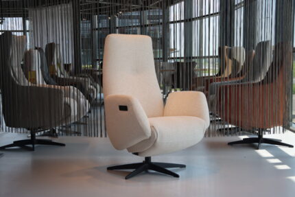 Elektrisch verstelbaar design relaxfauteuil / relaxstoel in stof Twinz TW-8211 van Gealux 3 motoren met accu.