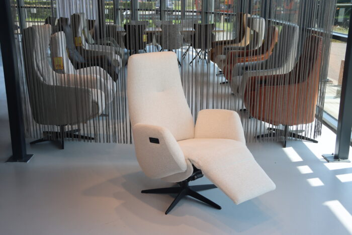 Elektrisch verstelbaar design relaxfauteuil / relaxstoel in stof Twinz TW-8211 van Gealux 3 motoren met accu.
