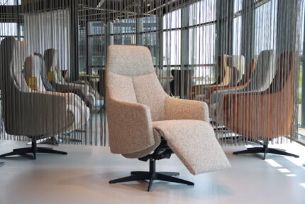 Elektrisch verstelbaar relaxfauteuil / relaxstoel in stof Twinz TW-109 van Gealux 3 motoren met accu.