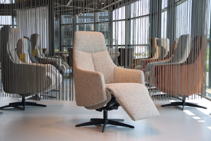 Elektrisch verstelbaar relaxfauteuil / relaxstoel in stof Twinz TW-109 van Gealux 3 motoren met accu.