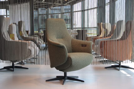 Elektrisch verstelbaar relaxfauteuil / relaxstoel in Ploegstof Twinz TW-8120 van Gealux 3 motoren met accu.