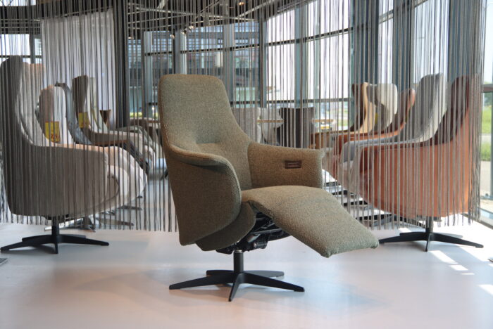 Elektrisch verstelbaar relaxfauteuil / relaxstoel in Ploegstof Twinz TW-8120 van Gealux 3 motoren met accu.