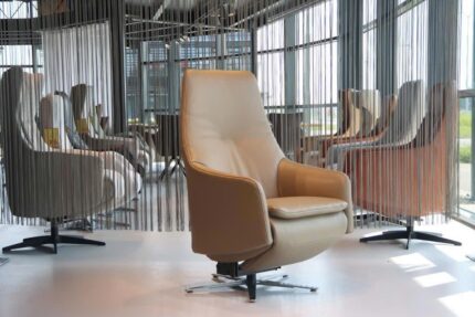 Moderne sta op stoel draai / relaxfauteuil in leer Twinz TW-102 van Gealux. Direct leverbaar.