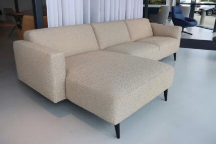 Cartel Living Pom ligelement + 2,5 zits stof 282 cm x 150 cm. Direct leverbaar