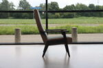 Havee Cloak design fauteuil 1963 met hoge rug in De Ploeg stof Birk. Direct leverbaar.