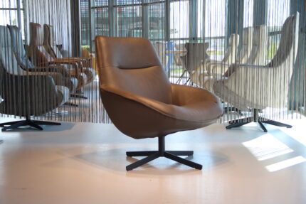 Design draai fauteuil Cartel Living Gigi in Leder Grijs