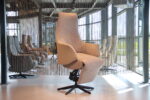Elektrisch verstelbaar sta op stoel draai / relaxfauteuil / relaxstoel Leer en Stof Twice Pro TW-164 van De Toekomst met 3 motoren en een accu. Direct leverbaar