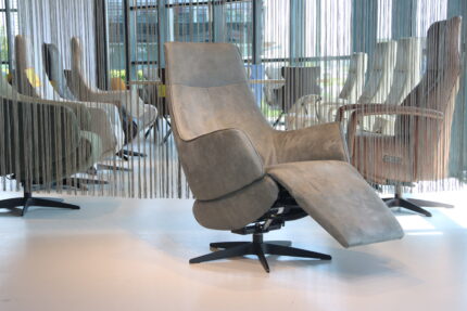 Relax4U Riva RV-1010 Small De Toekomst relaxfauteuil in stof Bull Grijs/Blauw met 3 motoren en een accu. Direct leverbaar.