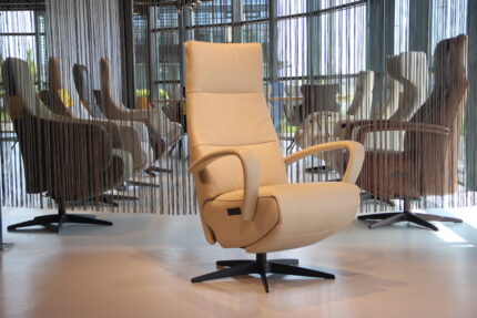 Relaxfauteuil leer 3 motoren De Toekomst Twice Pro TW-271N Large Rundleder Semira 5800 kleur Beige.