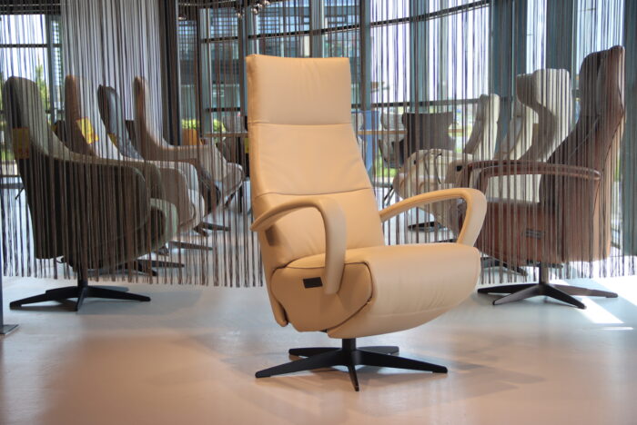 Relaxfauteuil leer 3 motoren De Toekomst Twice Pro TW-271N Large Rundleder Semira 5800 kleur Beige.