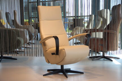 Relaxfauteuil 3 motoren De Toekomst Twice Pro TW-270N Leder Semira 5800 kleur Beige.