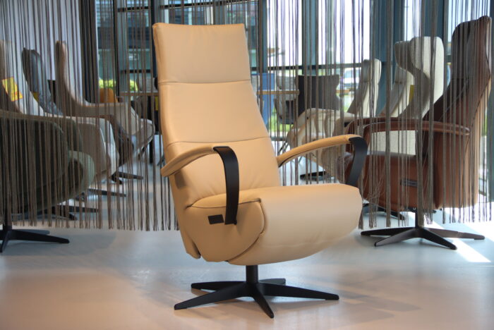 Relaxfauteuil 3 motoren De Toekomst Twice Pro TW-270N Leder Semira 5800 kleur Beige.