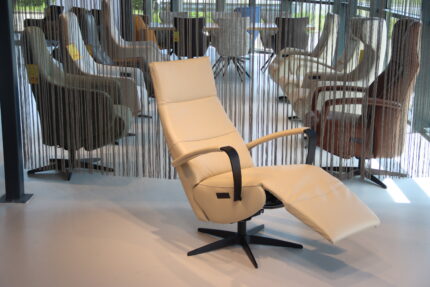 Relaxfauteuil 3 motoren De Toekomst Twice Pro TW-270N Leder Semira 5800 kleur Beige.