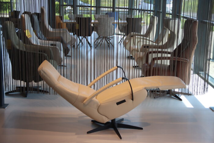 Relaxfauteuil 3 motoren De Toekomst Twice Pro TW-270N Leder Semira 5800 kleur Beige.