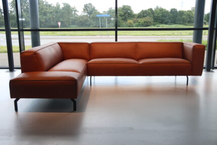 Cartel Living hoekbank Replay variant in leer vintage cognac, direct leverbaar.