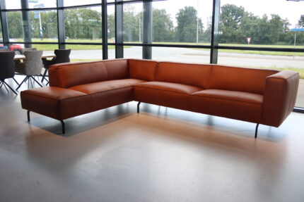 Cartel Living hoekbank Replay variant in leer vintage cognac, direct leverbaar.