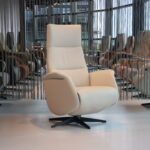 Elektrisch verstelbaar sta op stoel draai / relaxfauteuil / relaxstoel Leer Twice Pro TW-272 van De Toekomst met 3 motoren en een accu. Direct leverbaar