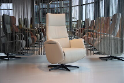 Elektrisch verstelbaar sta op stoel draai / relaxfauteuil / relaxstoel Leer Twice Pro TW-272 van De Toekomst met 3 motoren en een accu. Direct leverbaar