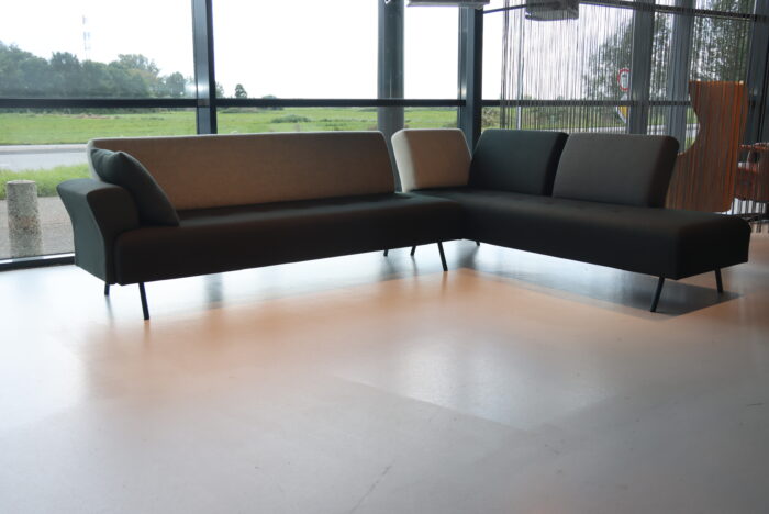 Design hoekbank Havee Cloak Lake van topontwerper Hans Daalder