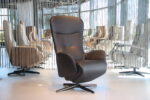 Elektrisch verstelbaar relaxfauteuil met Sta Op functie leer Twice Pro TW-302N van De Toekomst met 3 motoren en een accu. Direct leverbaar