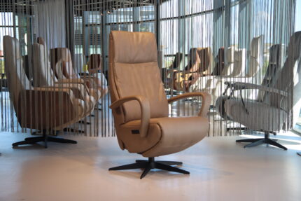 Elektrisch verstelbaar relaxfauteuil Twice Pro TW-264 Sta Op functie leer De Toekomst met 3 motoren en een accu.