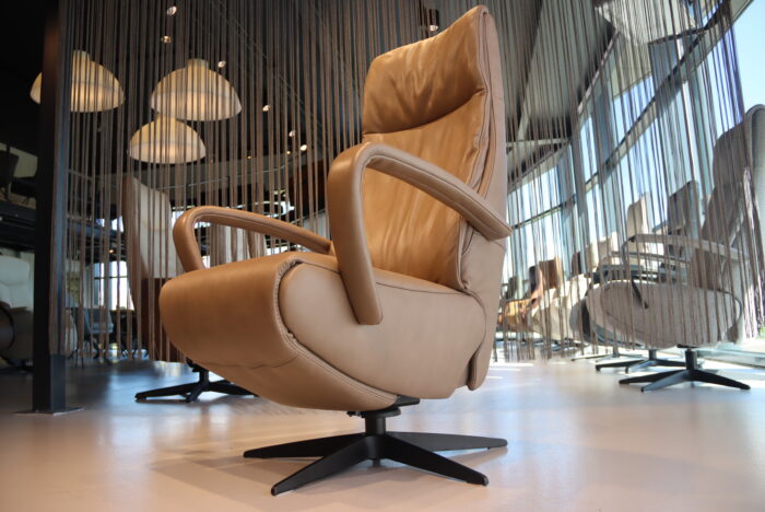 Elektrisch verstelbaar relaxfauteuil Twice Pro TW-264 Sta Op functie leer De Toekomst met 3 motoren en een accu.