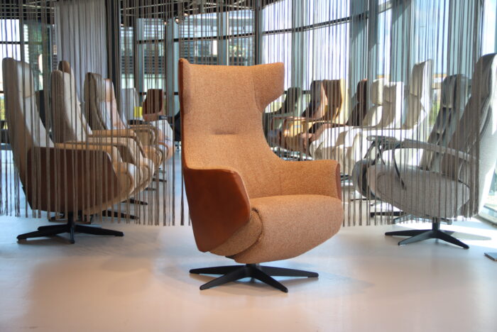 Elektrisch verstelbaar relaxfauteuil / relaxstoel Nova NV-1005N met 3 motoren en een accu in combi leer Moreno/stof Monza. Direct leverbaar