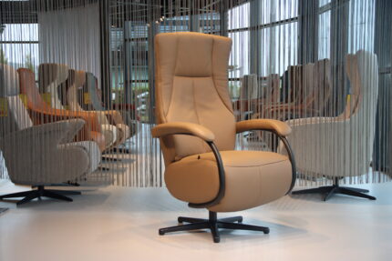 Relaxfauteuil manueel verstelbaar met gasveer / relaxstoel in Leer Feelz FZ R05-A05 van De Toekomst. Direct leverbaar.