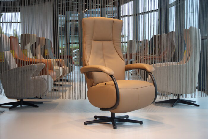 Relaxfauteuil manueel verstelbaar met gasveer / relaxstoel in Leer Feelz FZ R05-A05 van De Toekomst. Direct leverbaar.