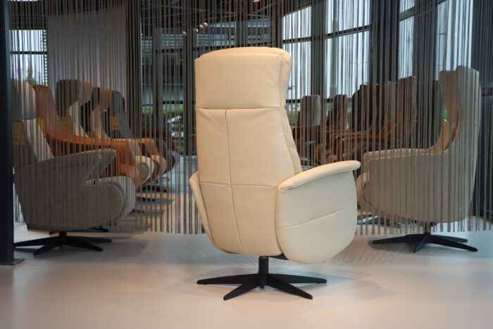Relaxfauteuil manueel verstelbaar met gasveer / relaxstoel in Leer Feelz FZ R05-A05 van De Toekomst. Direct leverbaar.